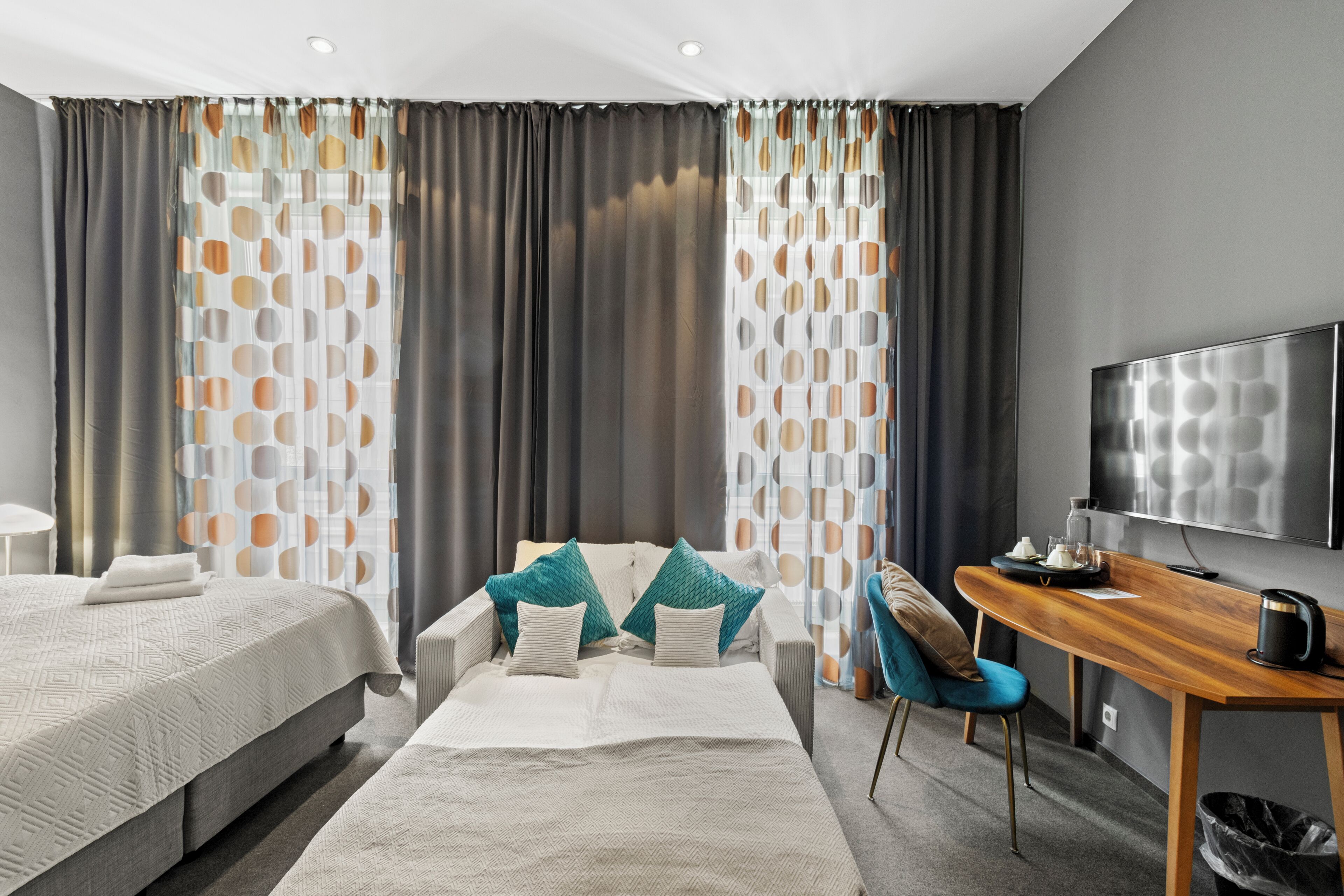 HS3 | Individually decorated, desk, laptop workspace, blackout curtains