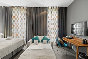 Deluxe Room | Γραφείο, χώρος εργασίας για λάπτοπ, κουρτίνες συσκότισης, ηχομόνωση 