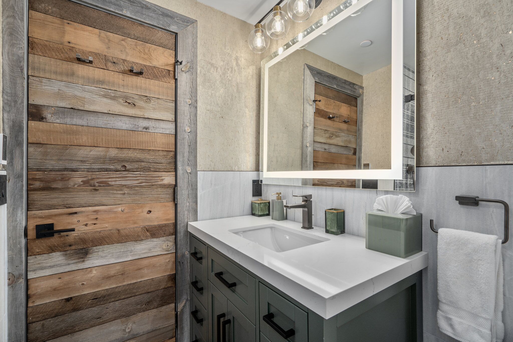 deluxe condo, 3 bedrooms, 3 bathrooms, slope side | bathroom | rainfall showerhead, free toiletries, hair dryer, bathrobes