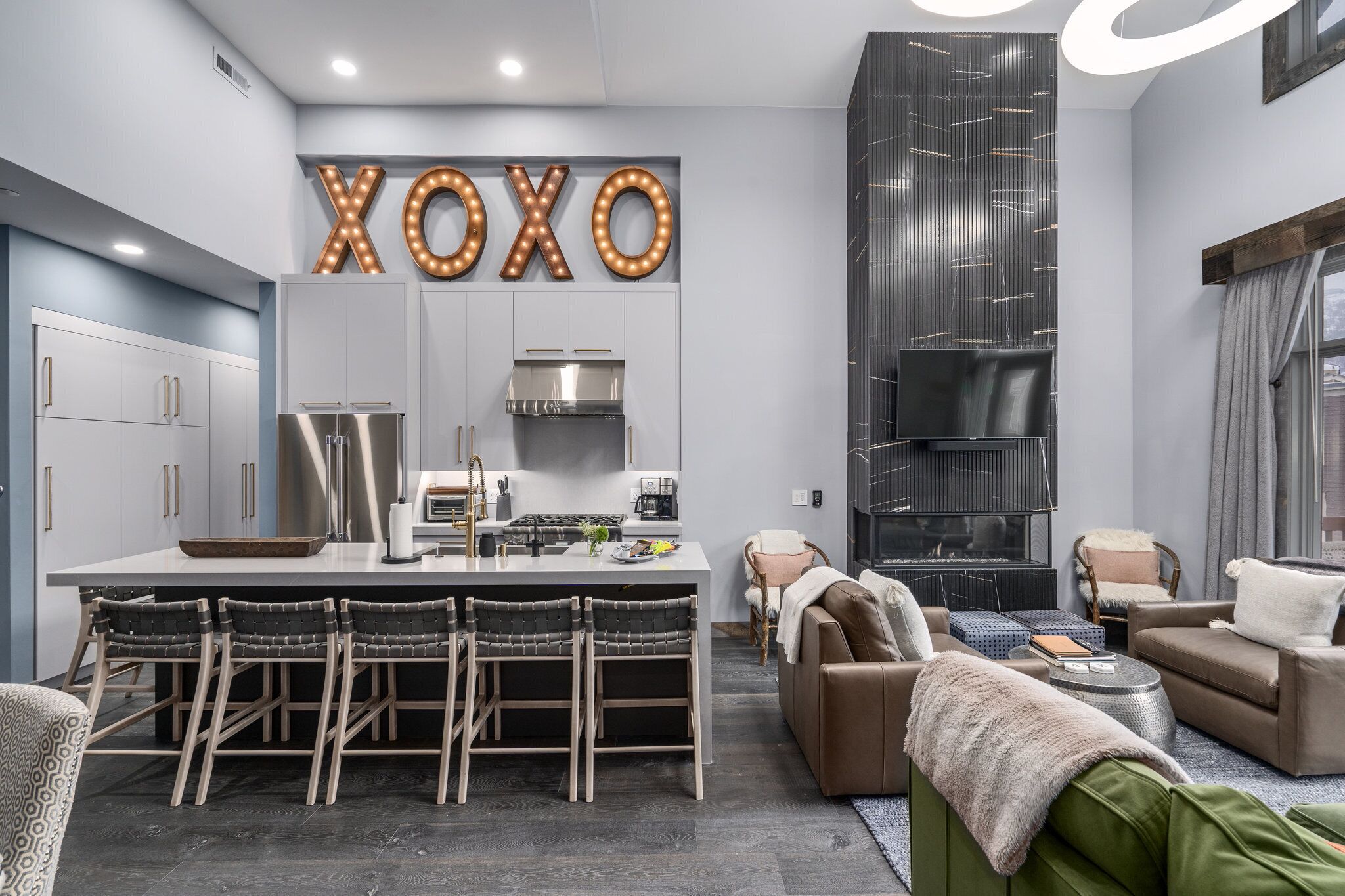 deluxe condo, 3 bedrooms, 3 bathrooms, slope side | private kitchen | full-sized fridge, microwave, oven, stovetop