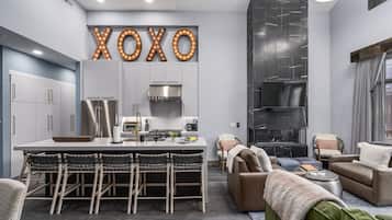 Deluxe Condo, 3 Bedrooms, 3 Bathrooms, Slope side | Private kitchen