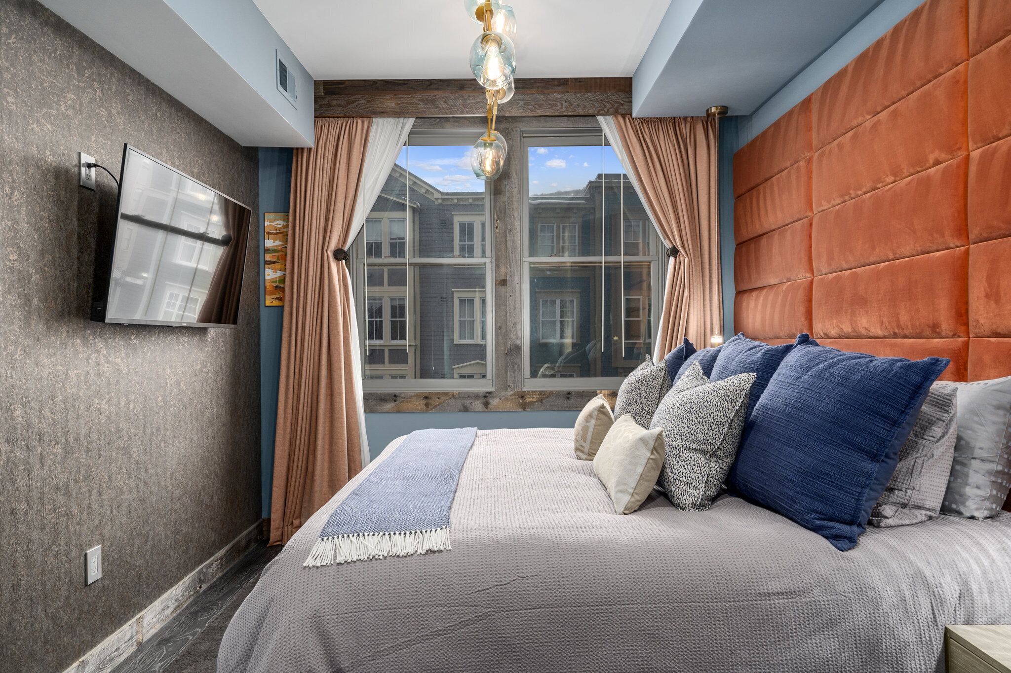 deluxe condo, 3 bedrooms, 3 bathrooms, slope side | egyptian cotton sheets, premium bedding, down duvets, memory-foam beds