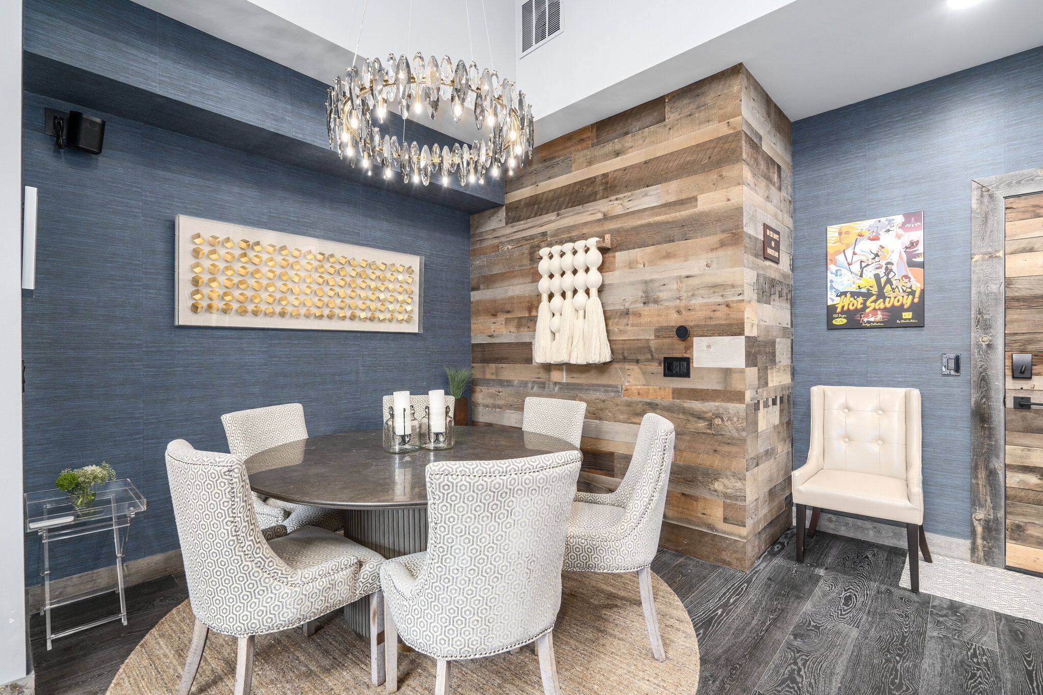 deluxe condo, 3 bedrooms, 3 bathrooms, slope side | in-room dining