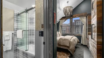 Deluxe Condo, 3 Bedrooms, 3 Bathrooms, Slope side | Bathroom
