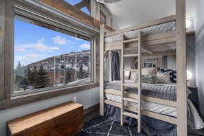 Deluxe Condo, 3 Bedrooms, 3 Bathrooms, Slope side | 2 bedrooms, Egyptian cotton sheets, premium bedding, down comforters