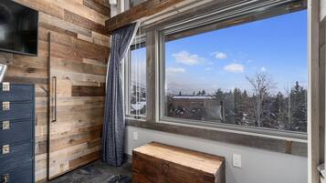 Deluxe Condo, 3 Bedrooms, 3 Bathrooms, Slope side | 2 bedrooms, Egyptian cotton sheets, premium bedding, down comforters