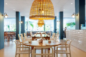 2 restaurants servant le petit déjeuner