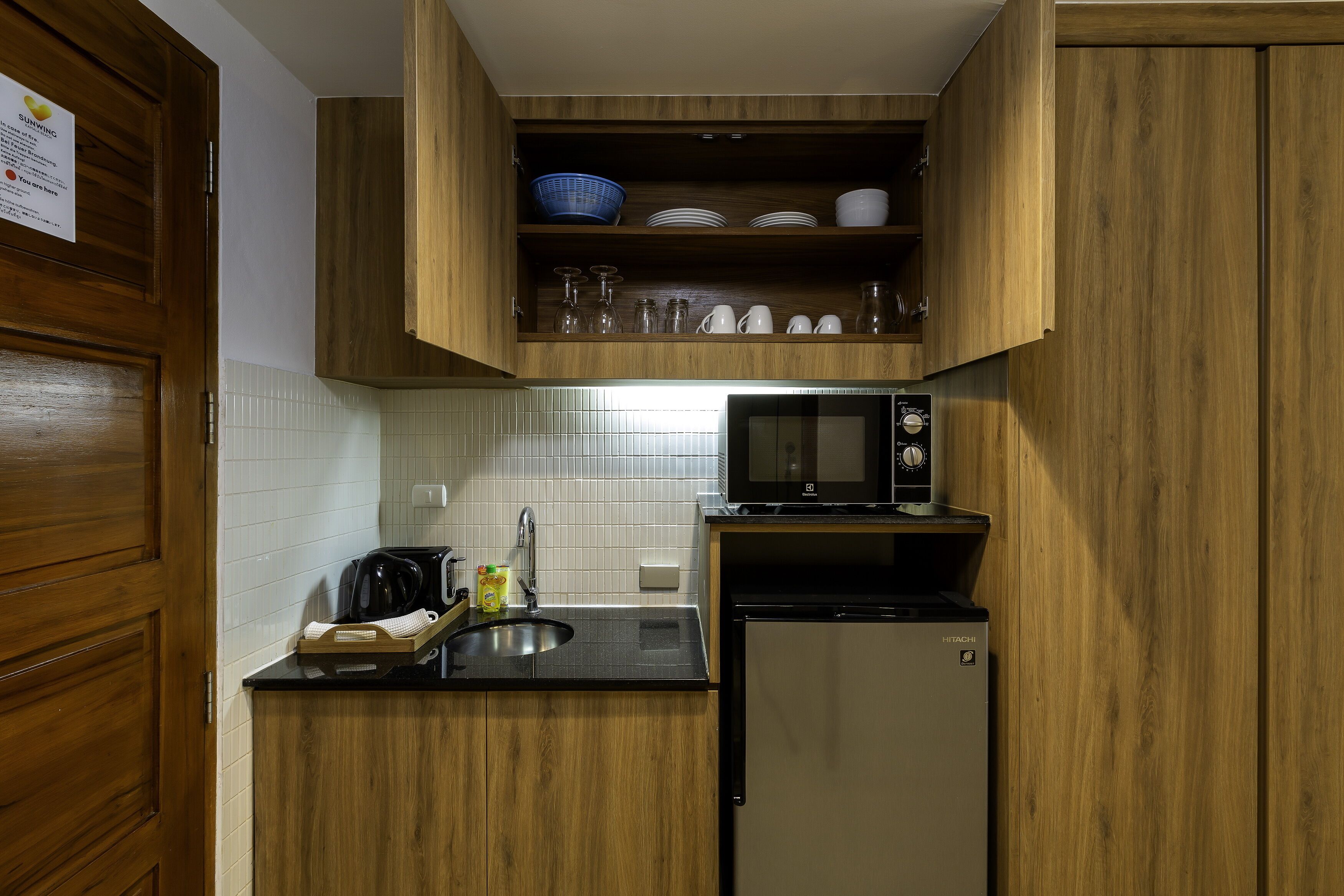 royal studio, pool access | private kitchen | fridge, microwave, electric kettle