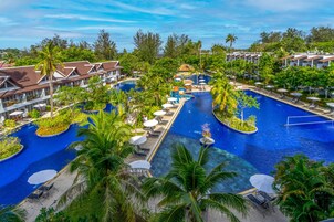 8 piscinas al aire libre (de 08:00 a 20:00), sombrillas, tumbonas