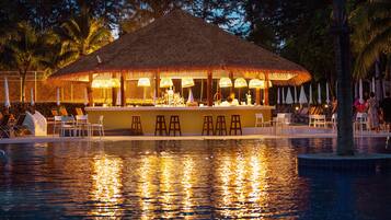 Bar à beira da piscina