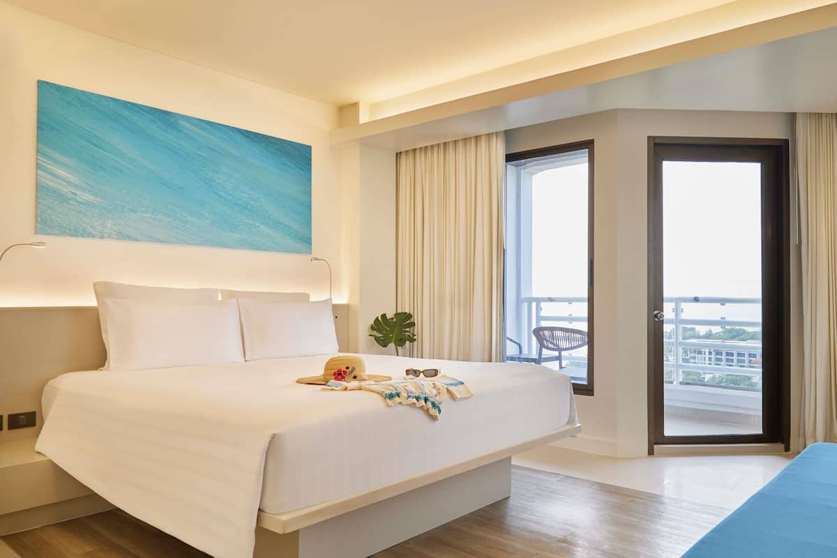 Family Room (1 King size bed and 1 Bunk bed)