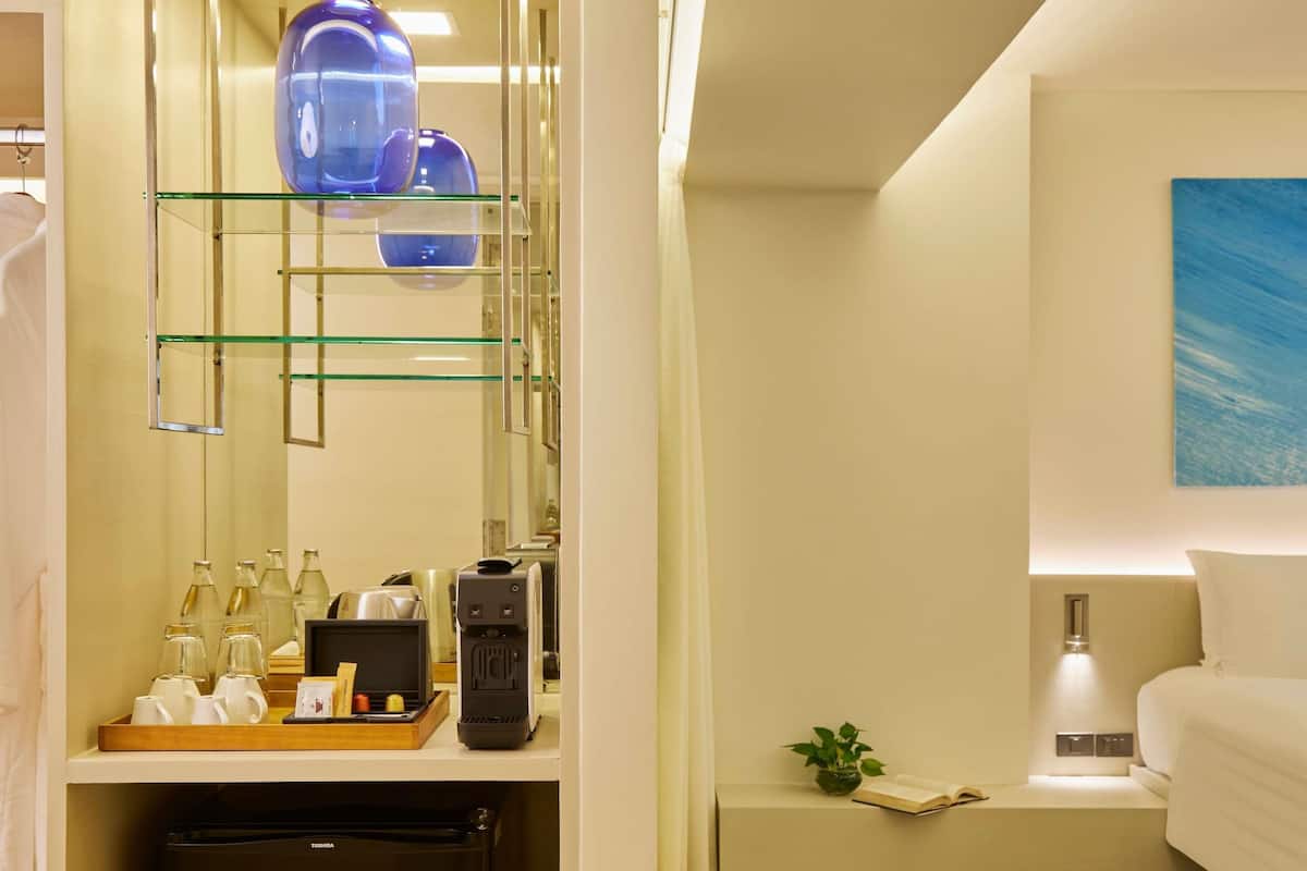 1 bedroom, hypo-allergenic bedding, down duvets, in-room safe