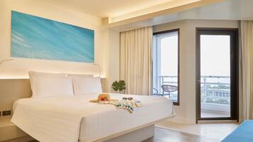 Family Room (1 King size bed and 1 Bunk bed) | Hypo-allergenic bedding, down comforters, in-room safe, desk