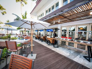 Daily buffet breakfast (THB 700 per person)
