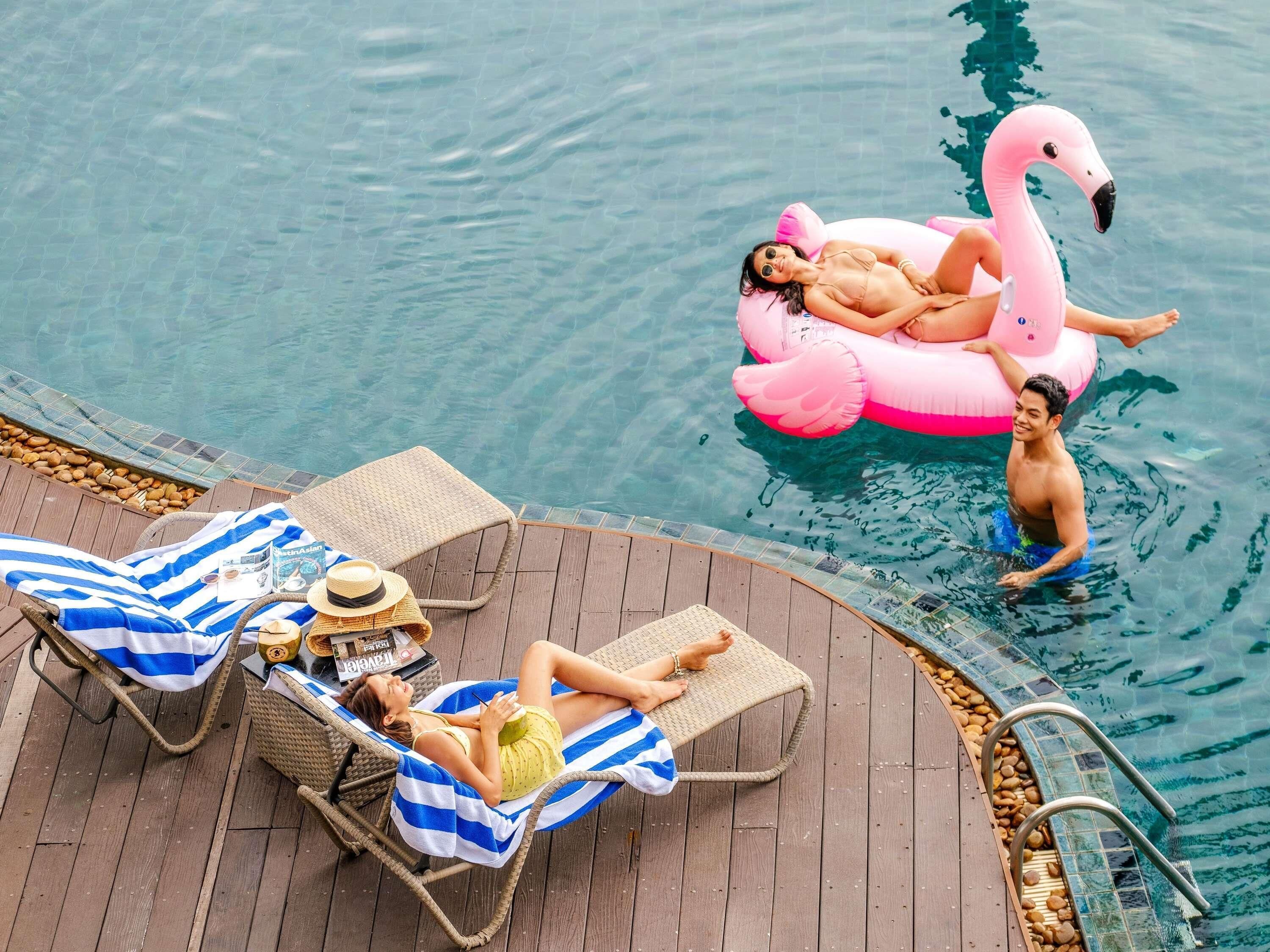 2 outdoor pools, open 6:00 AM to 7:00 PM, cabanas (surcharge)