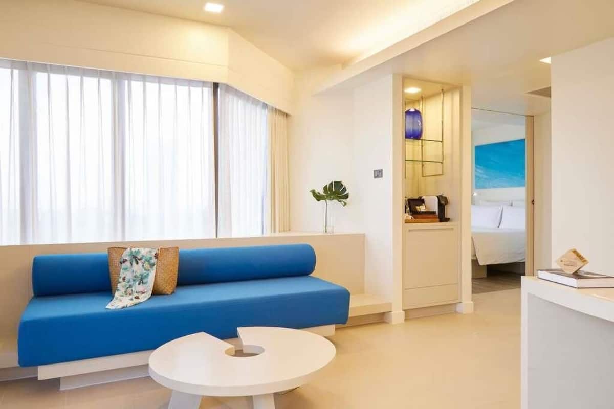 Premium Room, 2 Bedrooms (1 King Size and 2 Single Size Beds) | Hypo-allergenic bedding, down duvets, in-room safe, desk