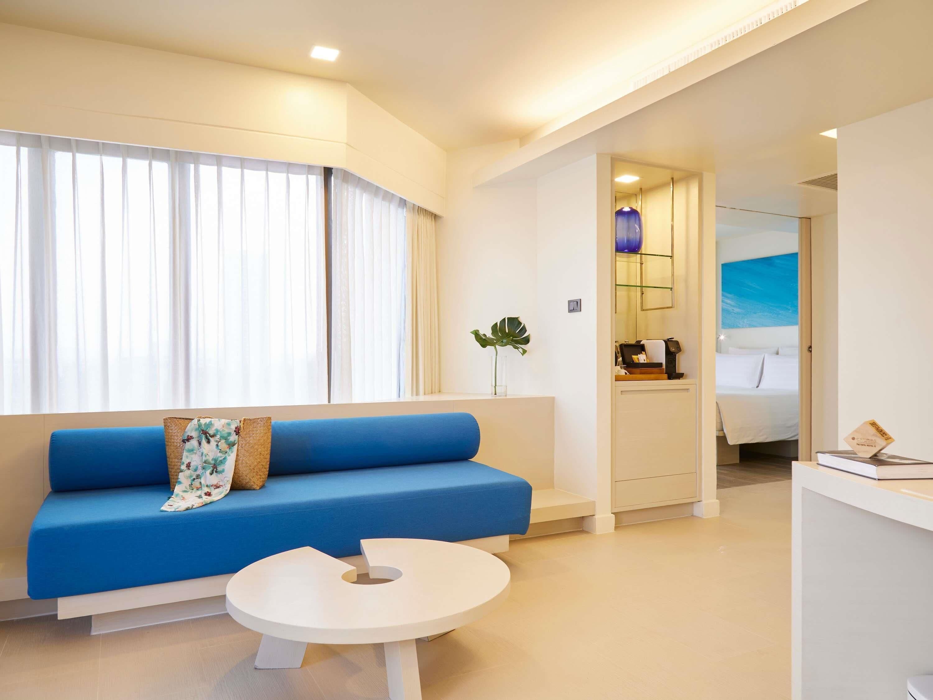 Hypo-allergenic bedding, down duvets, in-room safe, desk