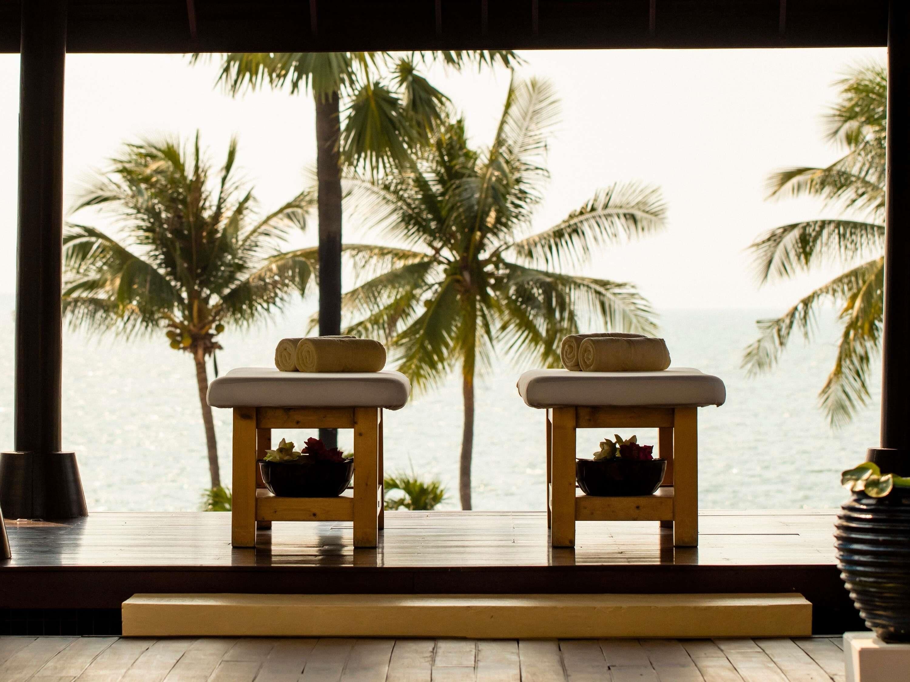 Couples treatment room(s), sauna, hot tub, steam room, body treatments