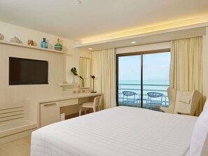 Executive Room, 1 King Bed, Club Lounge Access, Sea View