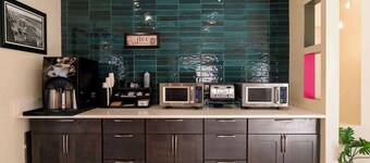 Gateway Hotel & Suites, an Ascend Collection Hotel