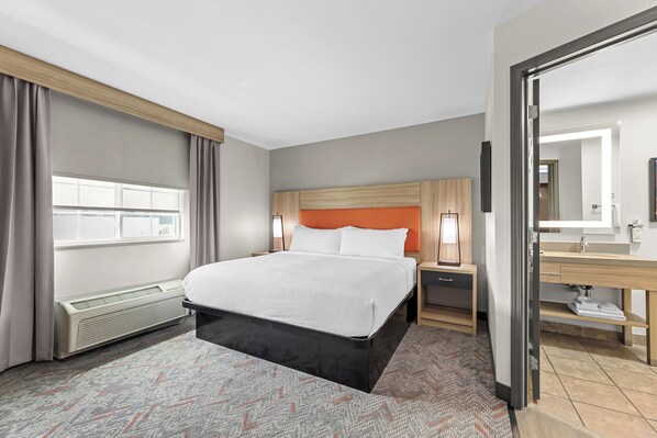 Premium bedding, in-room safe, desk, laptop workspace