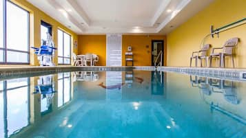 Indoor pool, sun loungers