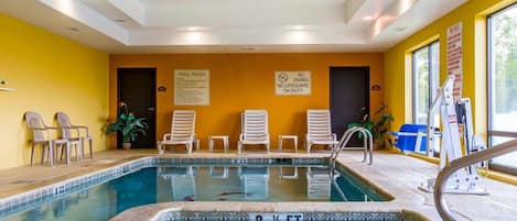 Indoor pool, sun loungers