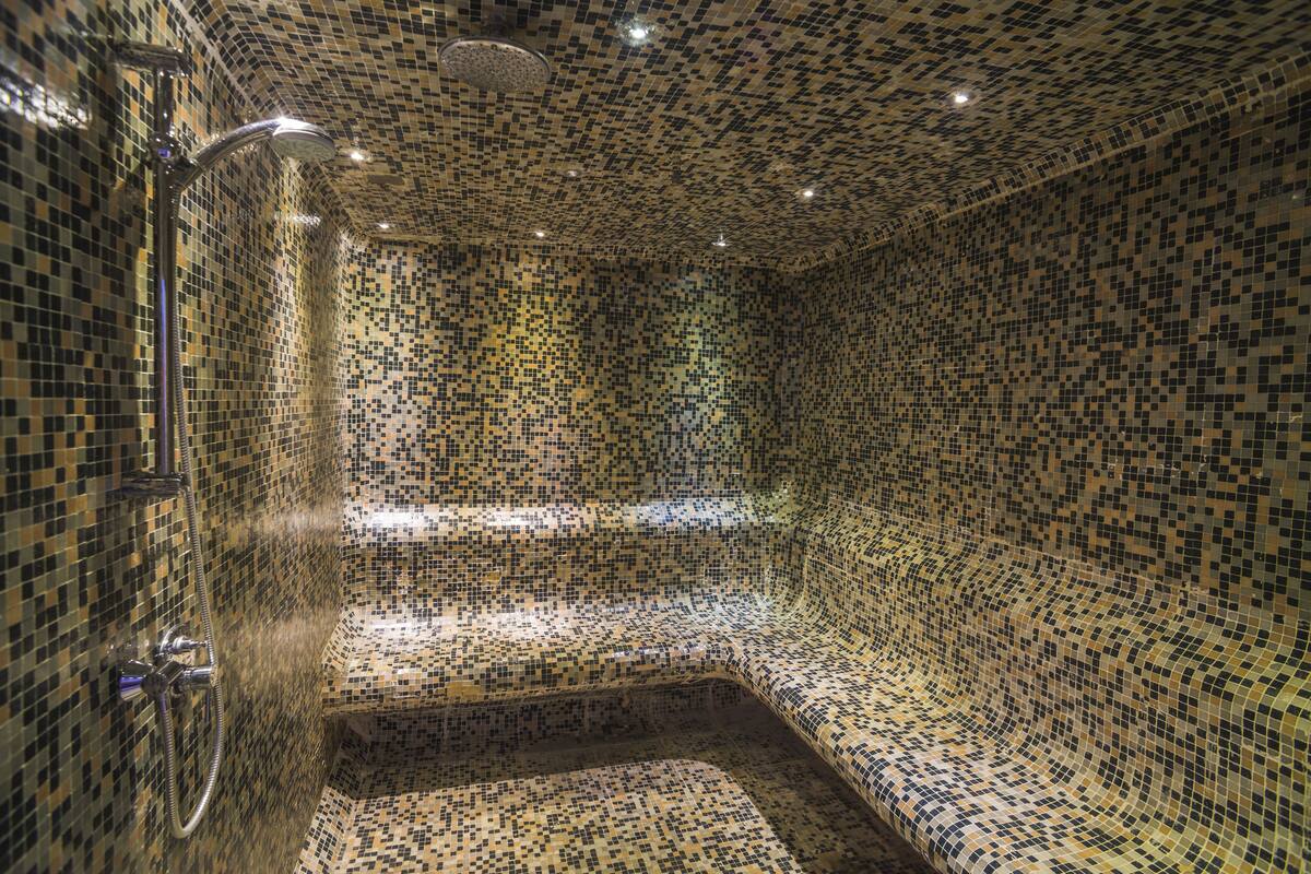 sauna, hot tub, steam room, turkish bath/hammam, body treatments