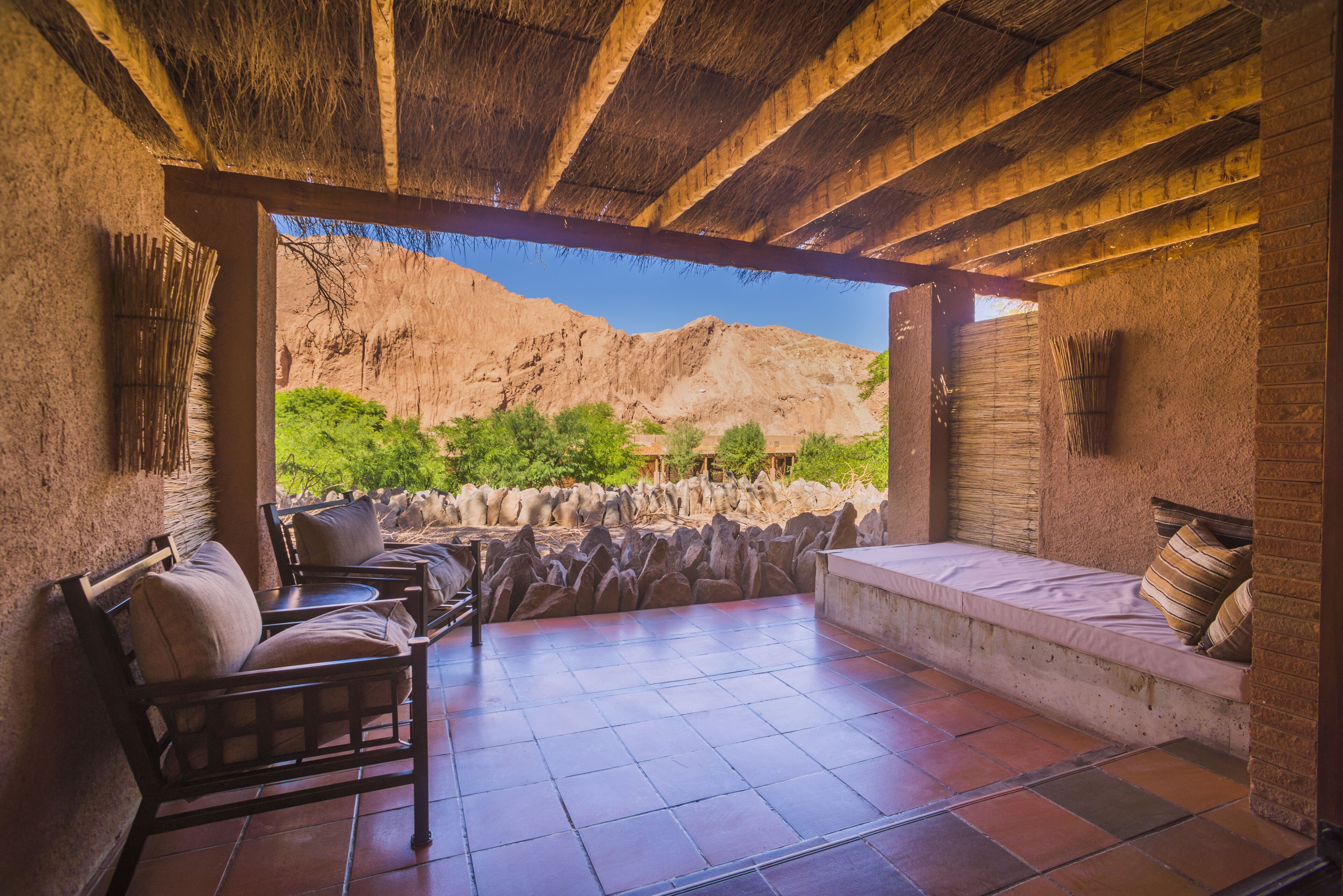 Ropa de cama de alta calidad, colchones con pillow-top y minibar 