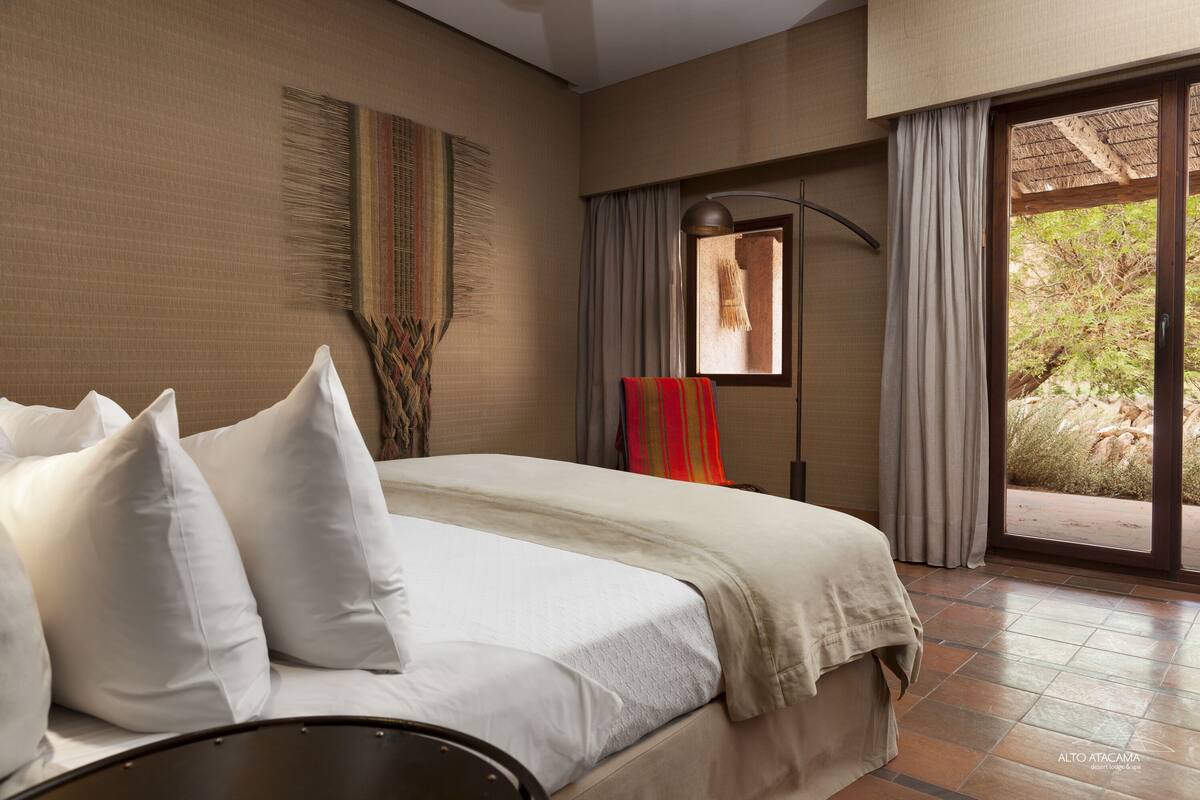 premium bedding, pillow-top beds, minibar, in-room safe