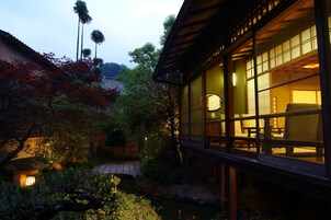 Ropa de cama de alta calidad y minibar 