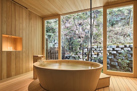 Suite Japanese Style Room with Outdoor bathtub Honjin | Premium bedding, minibar, in-room safe, blackout drapes. Nishimuraya Honkan