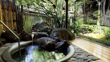 Quarto tradicional (Asuka, with Outside Bathtub) | Roupas de cama premium, frigobar, cofres nos quartos, cortinas blackout