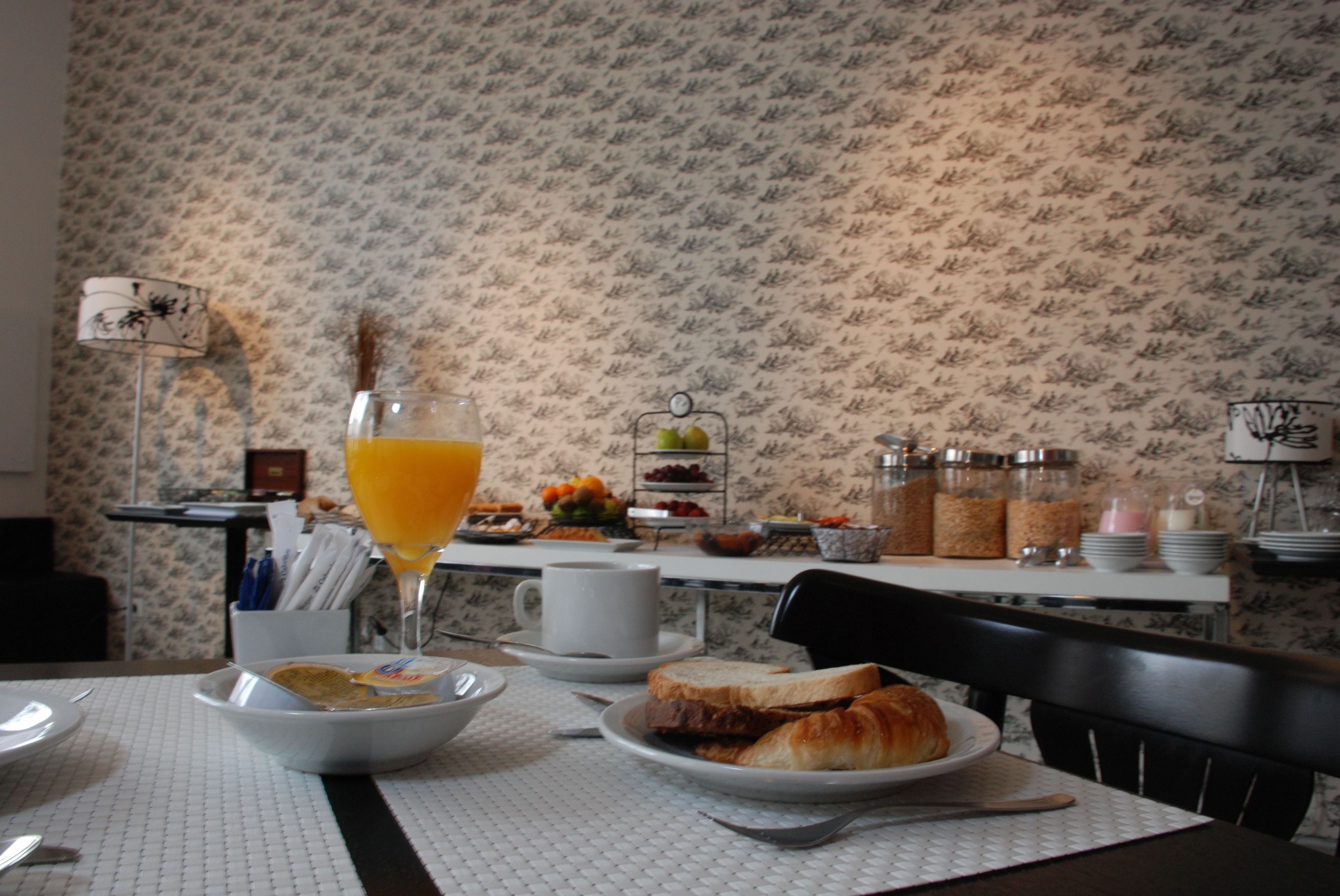 free daily continental breakfast