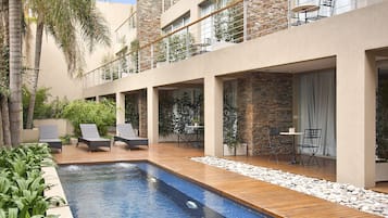 Outdoor pool, pool umbrellas, sun loungers