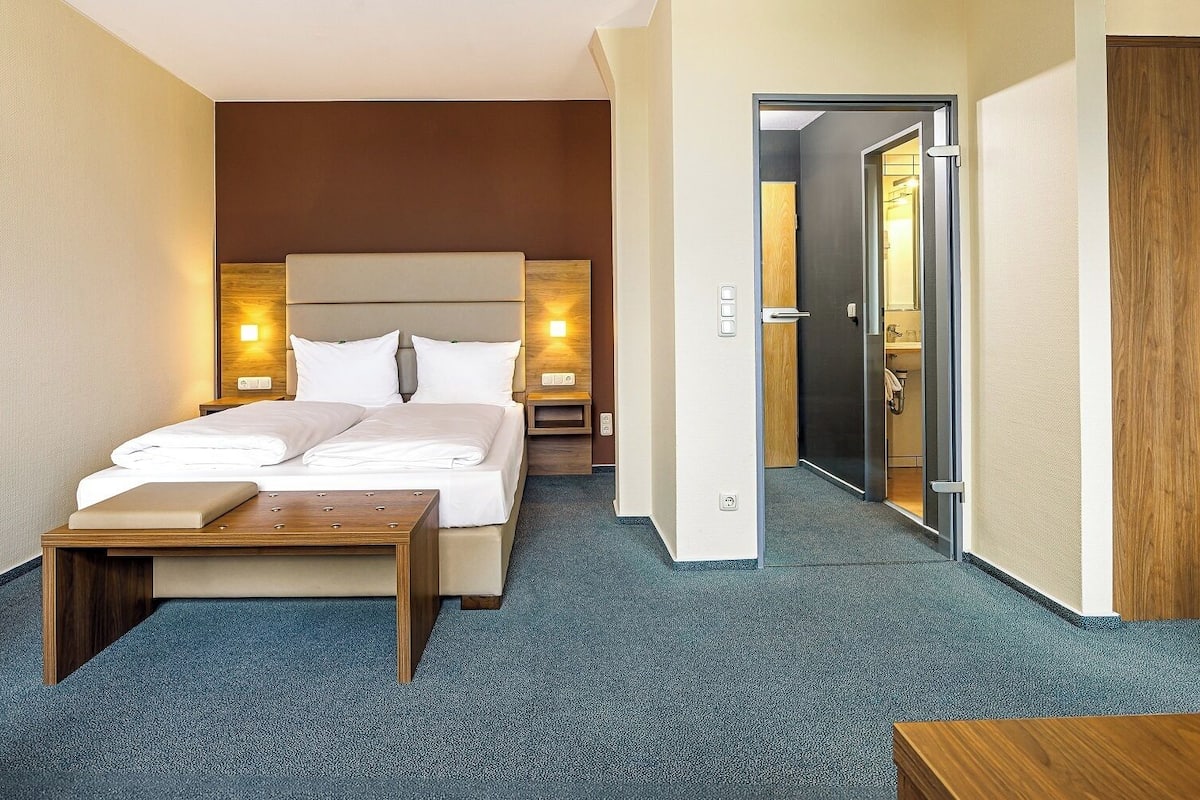 double room | in-room safe, desk, blackout curtains, free wifi