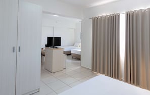Deluxe Room, Multiple Beds, Non Smoking