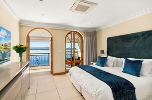Executive Penthouse, 1 King Bed, Lagoon View | Hypo-allergenic bedding, minibar, in-room safe, individually decorated