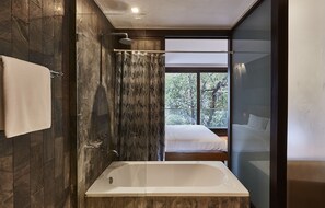 Combined shower/bathtub, rainfall showerhead, free toiletries - LUXX Langsuan Hotel (Bangkok)