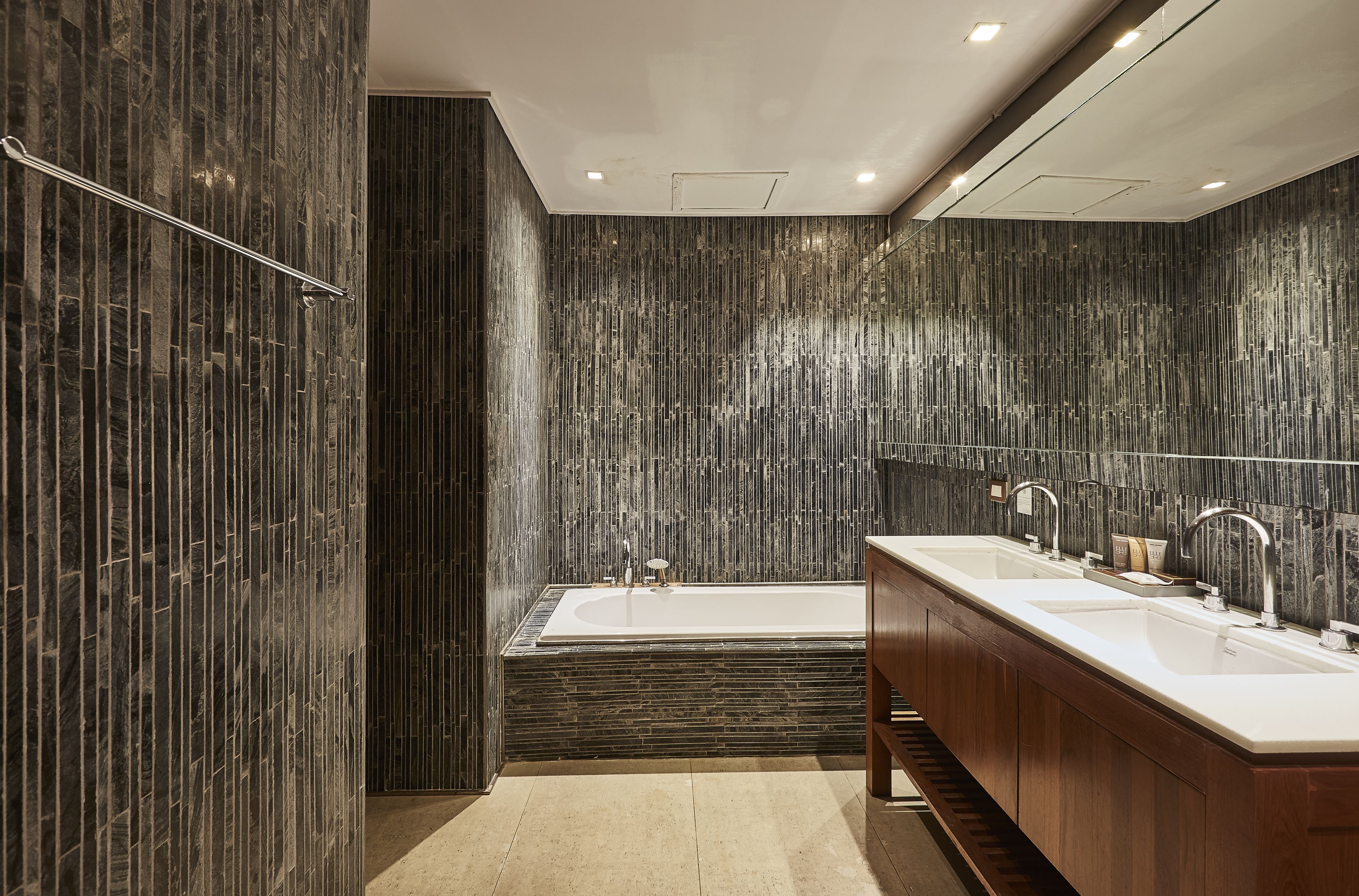 Photo - LUXX Langsuan Hotel