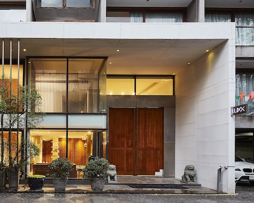 LUXX Langsuan Hotel