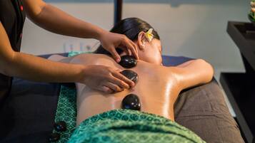 Couples treatment room(s), body treatments, hydrotherapy, aromatherapy