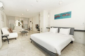 开间 | 迷你吧、客房内保险箱、办公桌、遮光窗帘