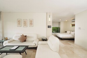 套房, 1 间卧室 | 迷你吧、客房内保险箱、办公桌、遮光窗帘