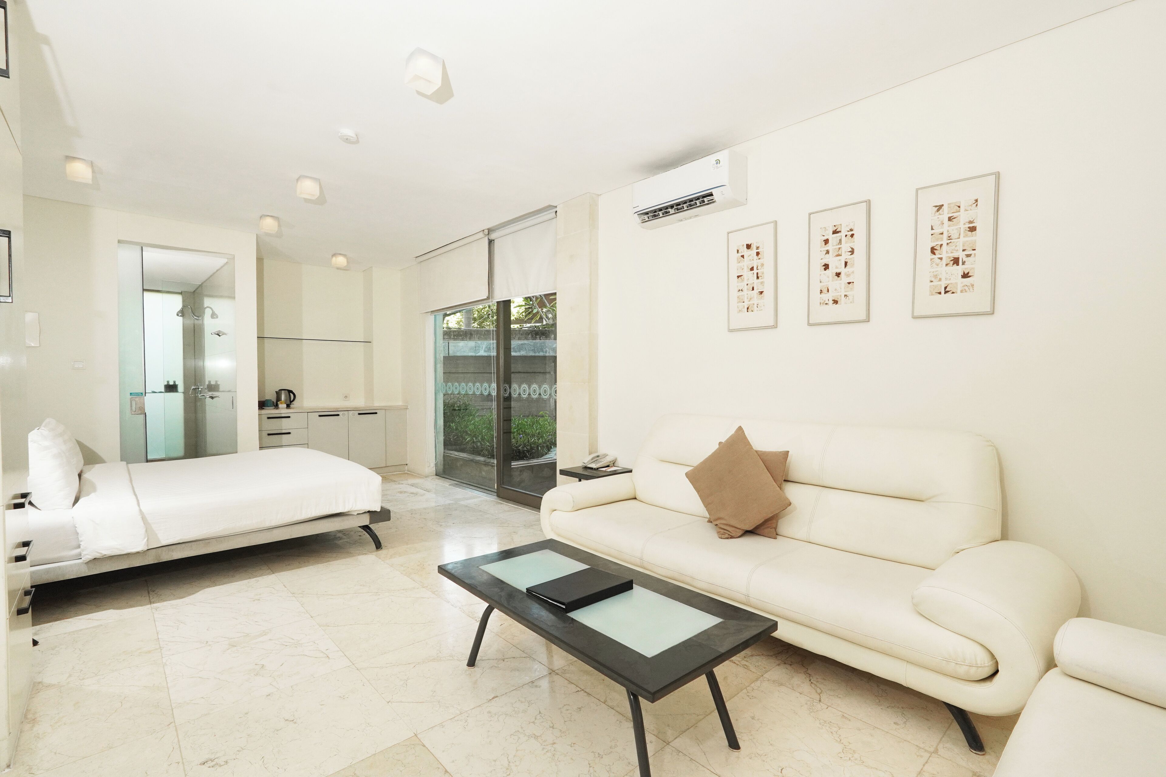 studio | 3 bedrooms, minibar, in-room safe, desk