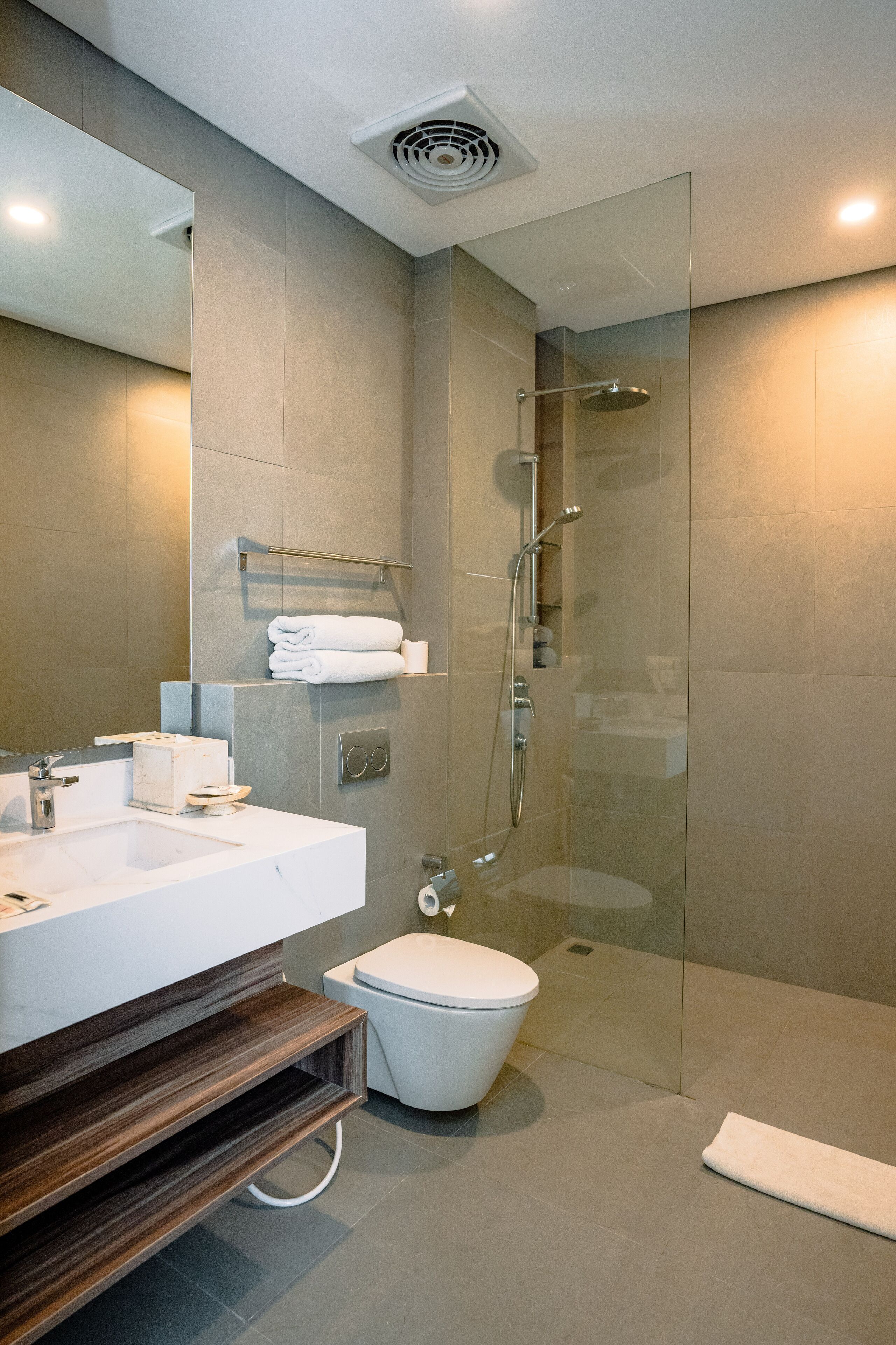 three bedroom penthouse ocean view | bathroom | shower, free toiletries, hair dryer, bathrobes