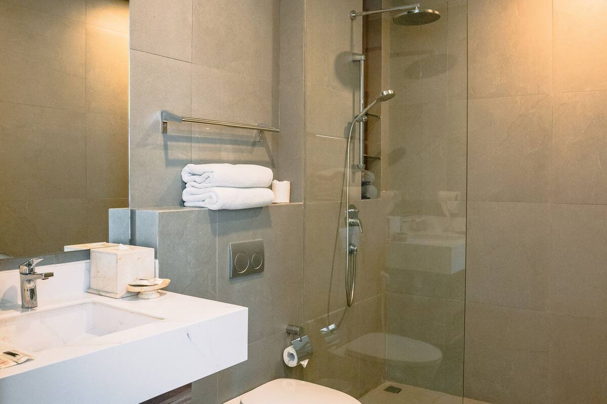 three bedroom penthouse ocean view | bathroom | shower, free toiletries, hair dryer, bathrobes