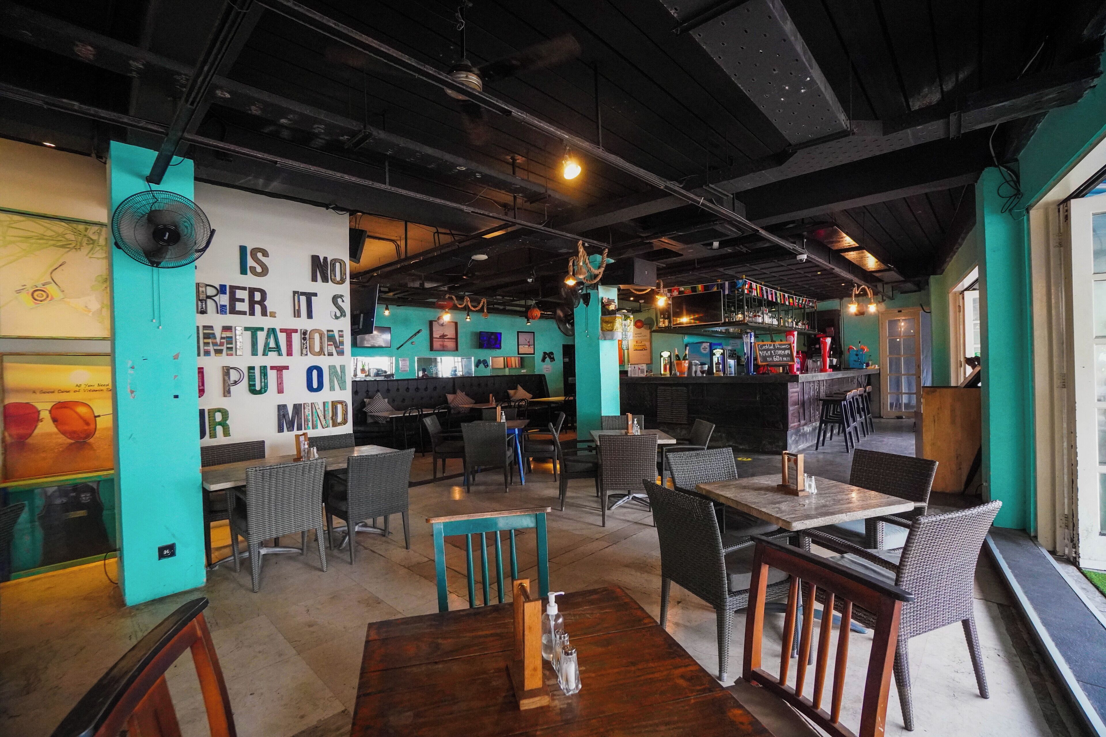 serves lunch and dinner