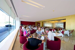 2 restaurants; breakfast, lunch and dinner served  - Al Bustan Residence Hotel Apartments (Dubai)