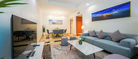 Grand Suite | Living area | 39-inch LED TV with satellite channels, TV